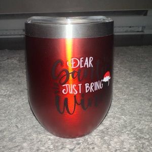 Wine tumbler mug size is 12oz